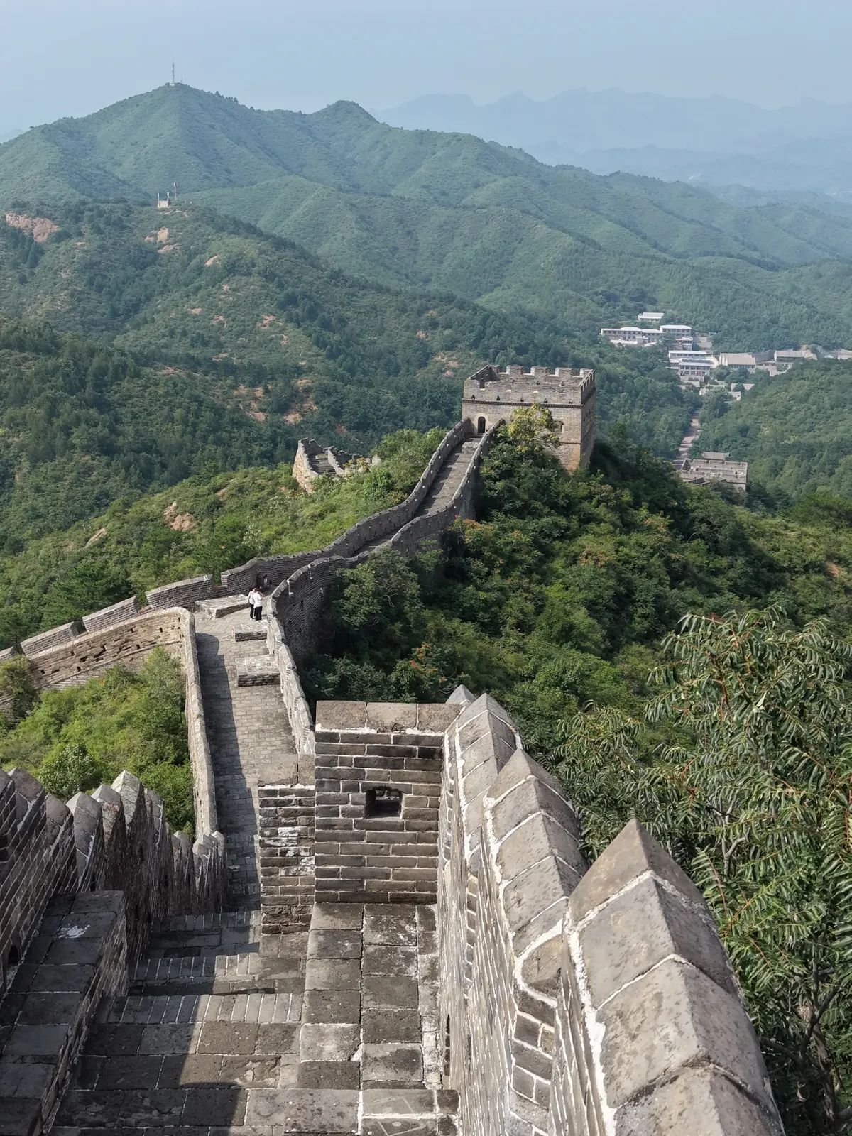 Vue drone de la Tour du Général de Jinshanling et du mur qui court de tour en tour