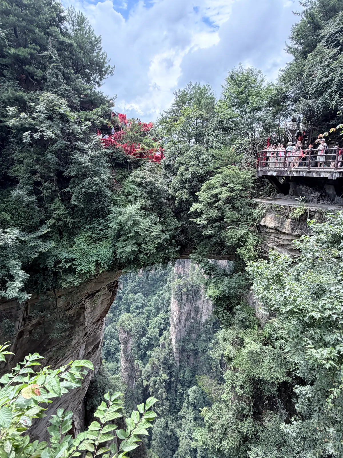Le Premier Pont sous le Ciel, l'arche de pierre naturelle de Zhangjiajie