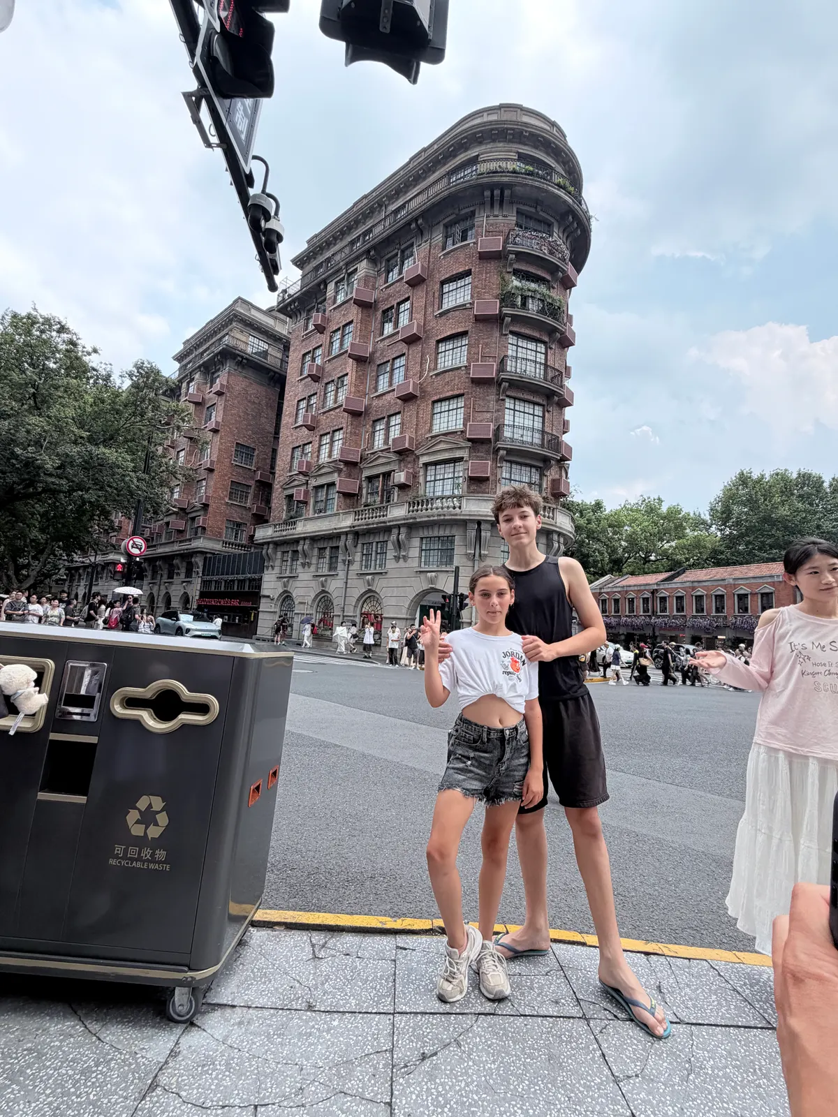 Alexis et Emma devant le Wukang Mansion