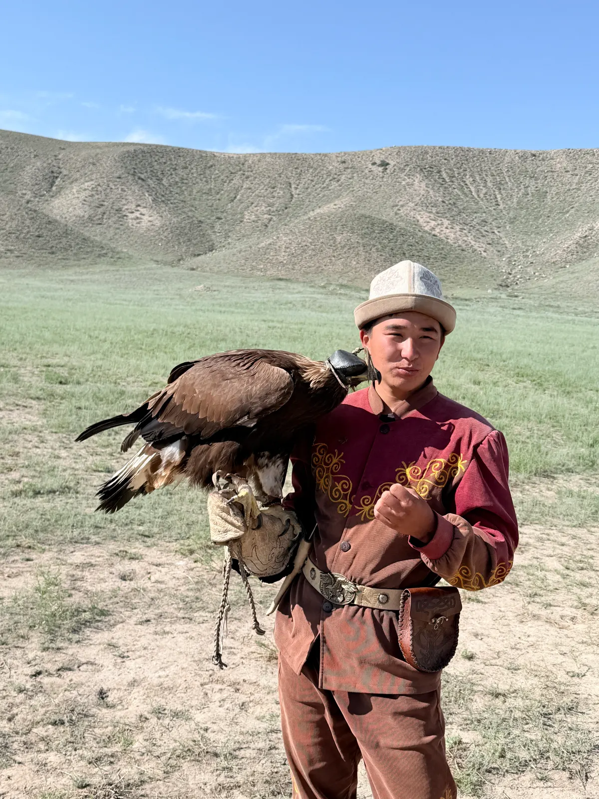 Un aiglier kirghiz et son aigle royal