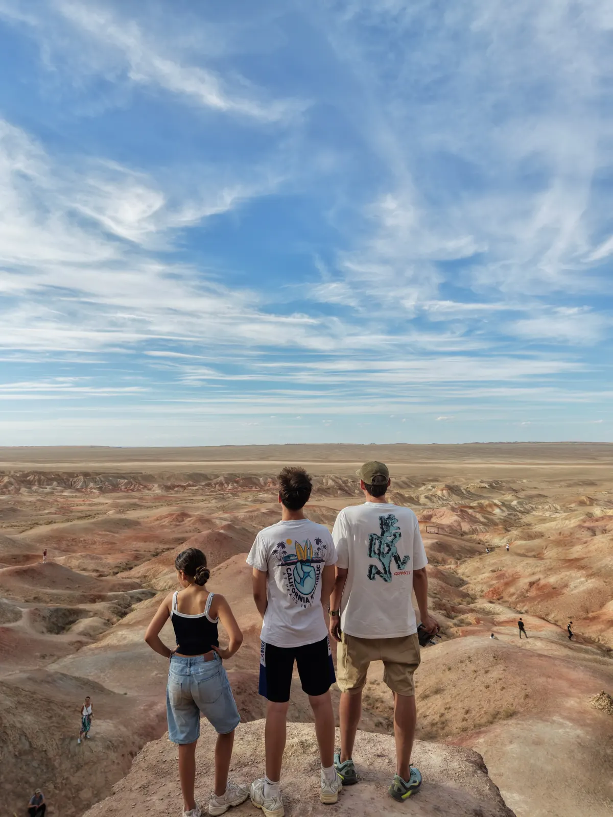 Au bord de l'escarpement de Tsagaan Suvarga, le Gobi s'étire à l'infini