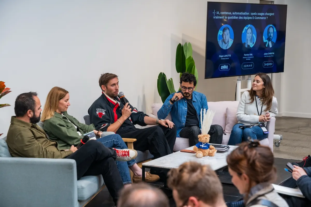 Hugo Lahutte on stage during a panel, explaining to e-commerce teams how to use Claude